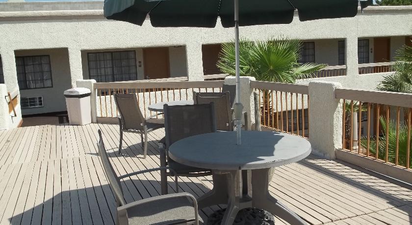 Hotel Ramada Tucson East Exterior foto